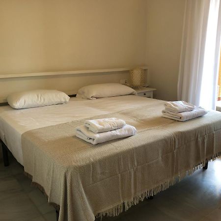 La Cala Azul 2 Bedroom Apartment With Big Sunny Terrace & Walking Distance To All The Amenities - Costa Del Sol لا كالا ذي ميخاس المظهر الخارجي الصورة
