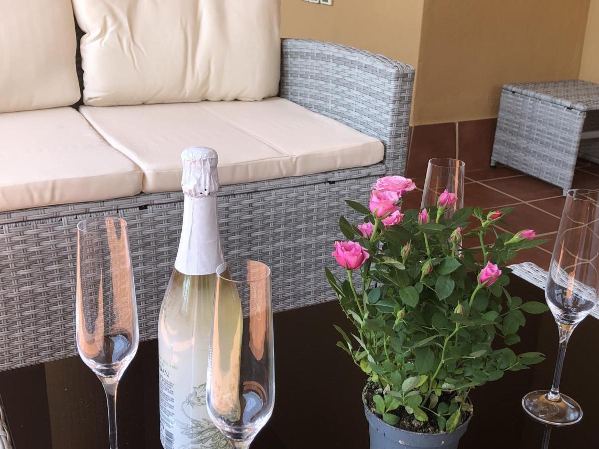 La Cala Azul 2 Bedroom Apartment With Big Sunny Terrace & Walking Distance To All The Amenities - Costa Del Sol لا كالا ذي ميخاس المظهر الخارجي الصورة